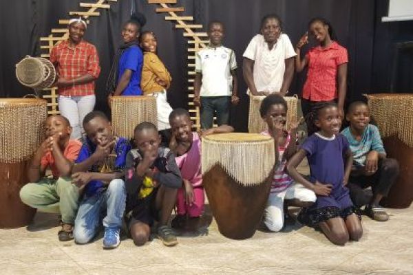 Espectacle solidari nens Uganda