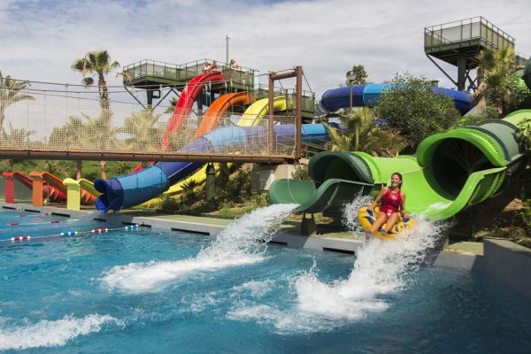 aqua_jump_5C4453744-AB6F-68DB-2ABA-6DD3E2571916.jpg